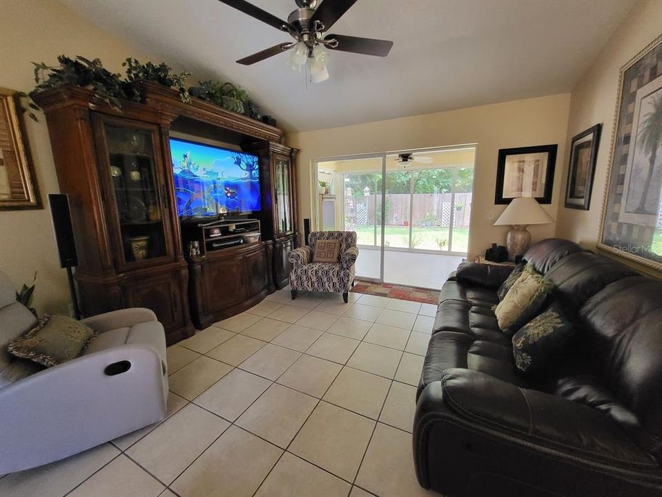 For Sale: $319,900 (3 beds, 2 baths, 1342 Square Feet)