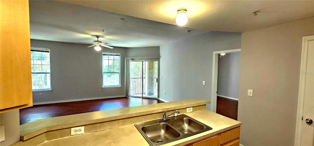 For Rent: $1,950 (2 beds, 2 baths, 1031 Square Feet)