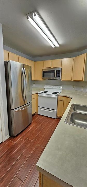 For Rent: $1,950 (2 beds, 2 baths, 1031 Square Feet)