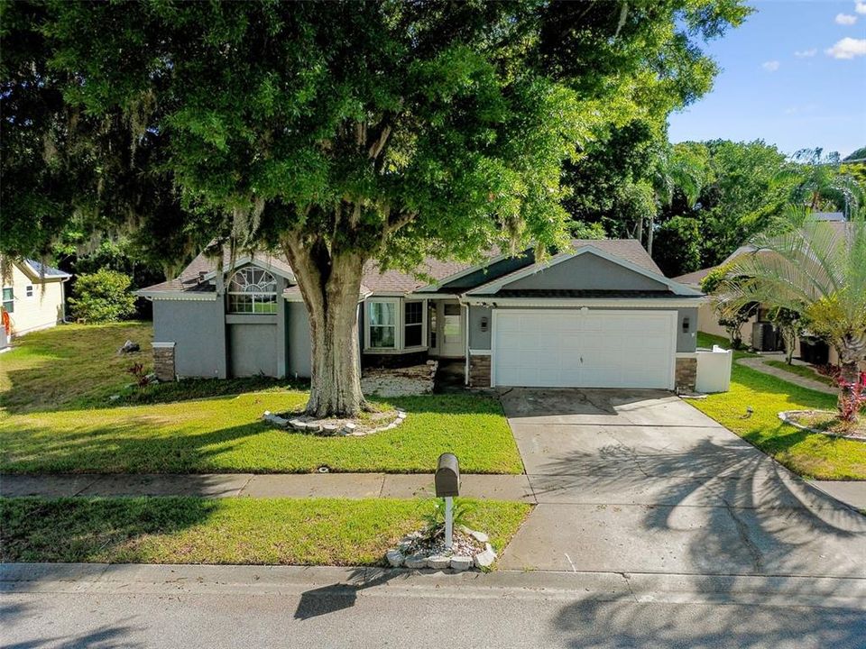 For Sale: $400,000 (4 beds, 2 baths, 1904 Square Feet)