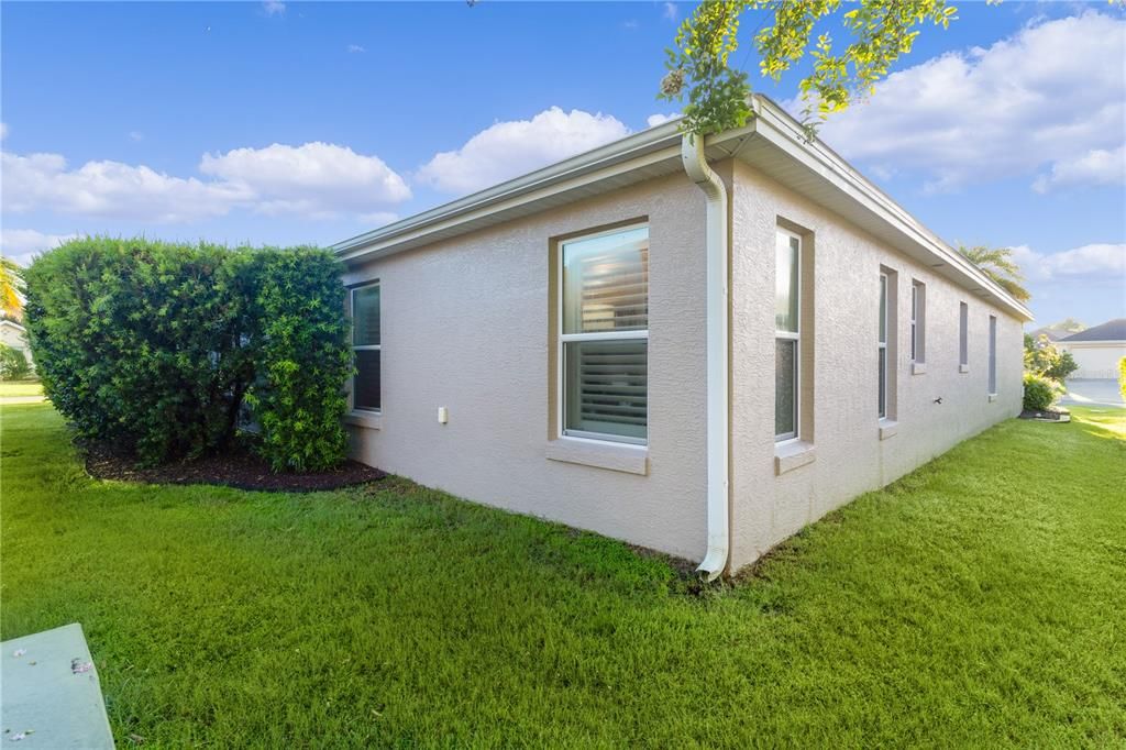 For Sale: $935,000 (3 beds, 2 baths, 1965 Square Feet)