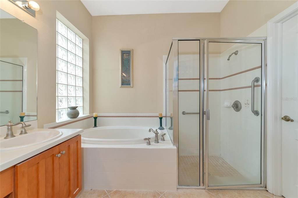 For Sale: $419,900 (2 beds, 2 baths, 1837 Square Feet)