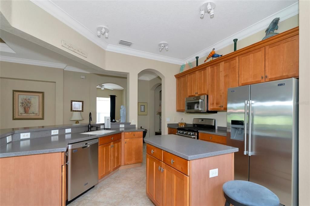 For Sale: $419,900 (2 beds, 2 baths, 1837 Square Feet)