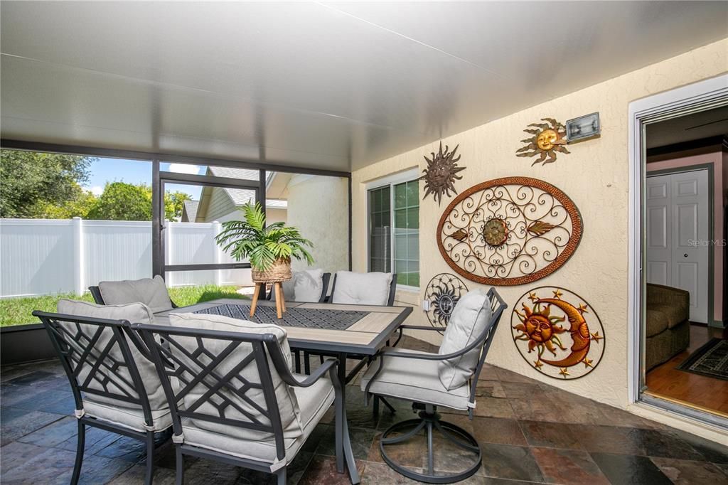 Active With Contract: $414,900 (3 beds, 2 baths, 1592 Square Feet)