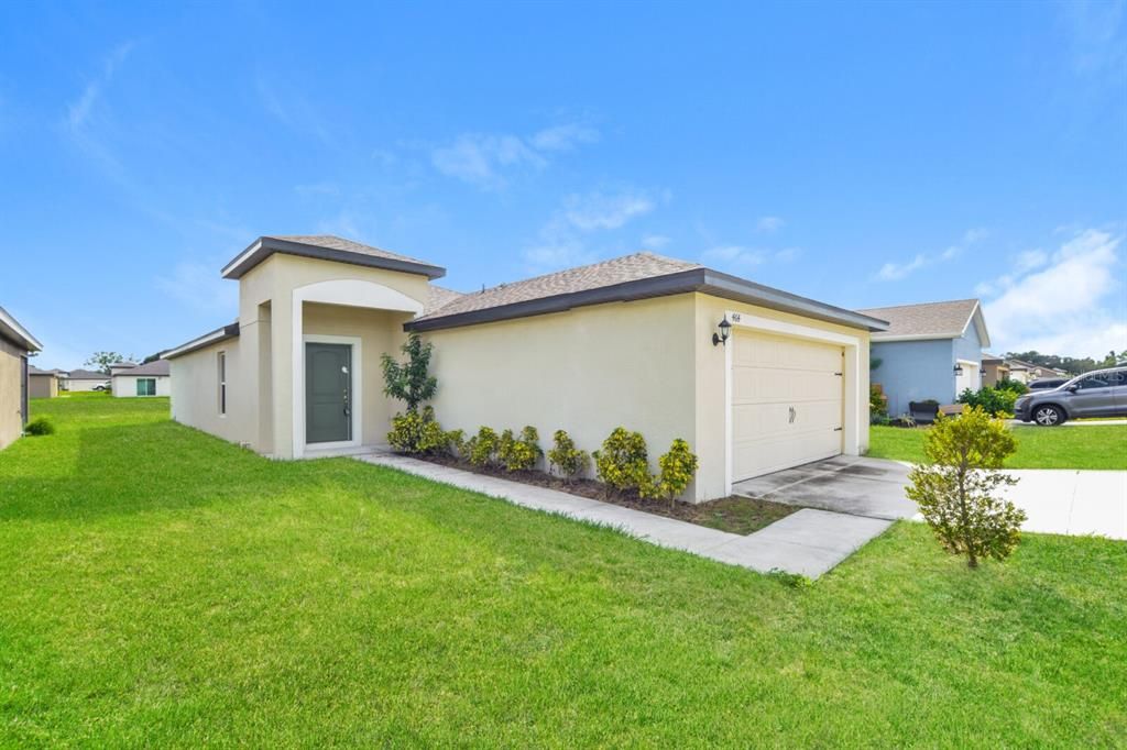 Active With Contract: $1,899 (3 beds, 2 baths, 1528 Square Feet)