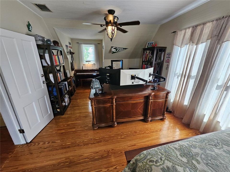 Upstairs Large 2nd Bedroom