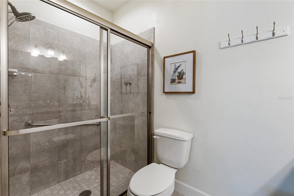 For Sale: $225,000 (2 beds, 2 baths, 912 Square Feet)