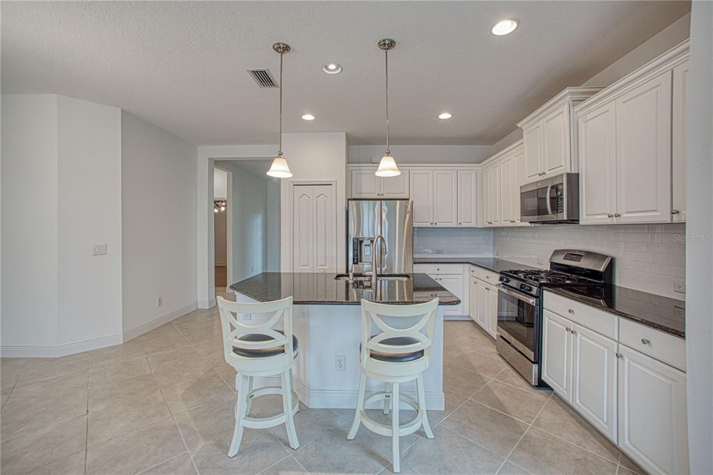 For Sale: $399,900 (2 beds, 2 baths, 1525 Square Feet)