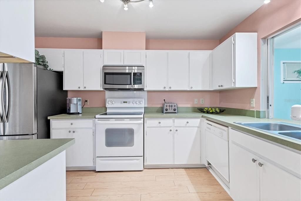 For Sale: $449,900 (2 beds, 2 baths, 1772 Square Feet)