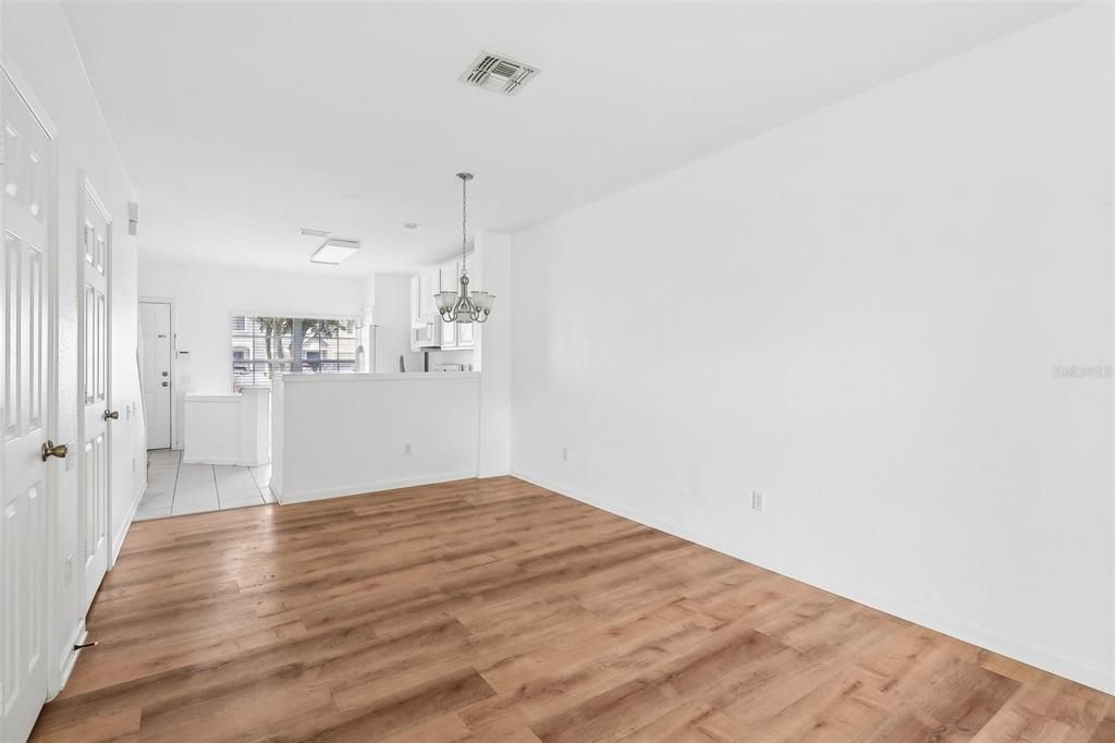 For Sale: $245,000 (2 beds, 2 baths, 1078 Square Feet)