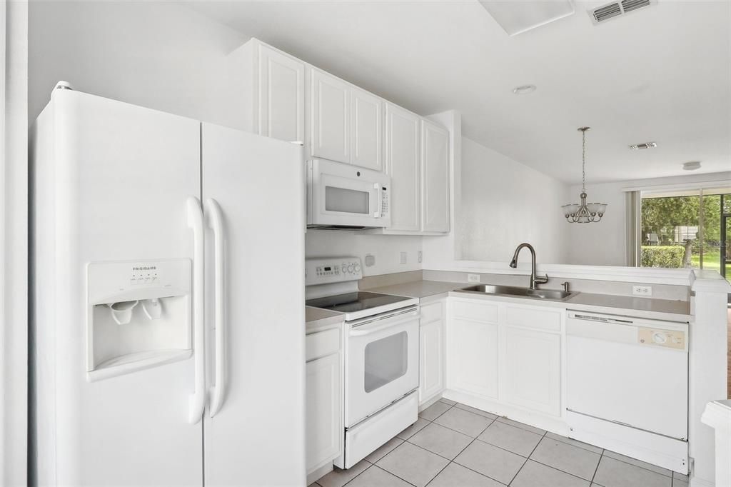 For Sale: $245,000 (2 beds, 2 baths, 1078 Square Feet)