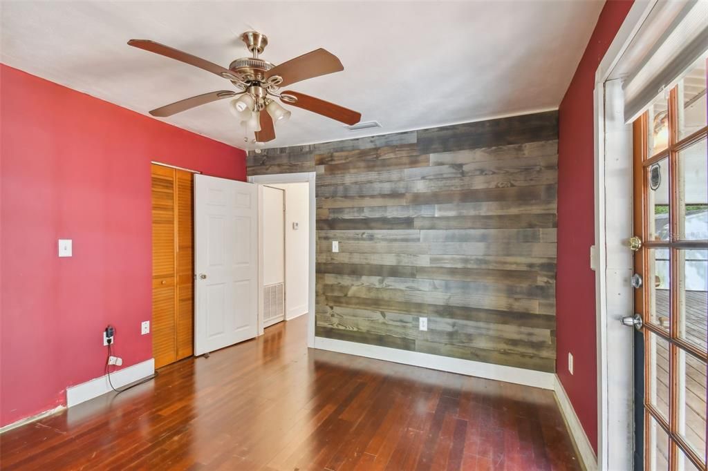 For Sale: $295,000 (2 beds, 1 baths, 1104 Square Feet)