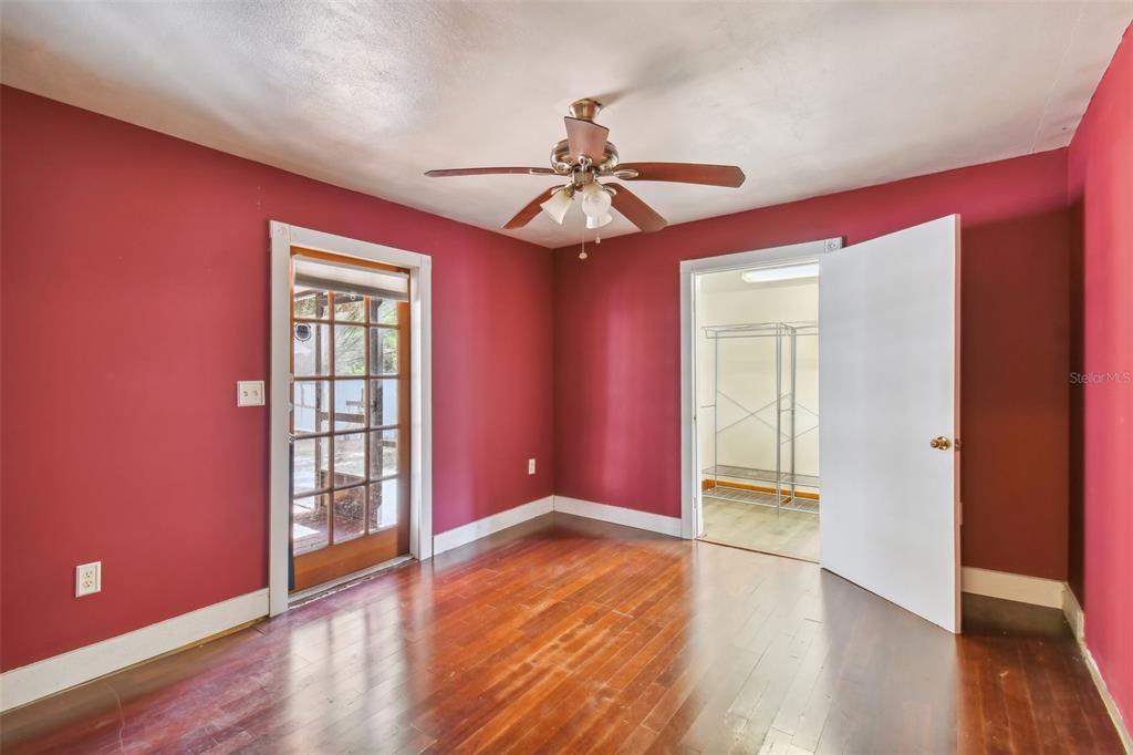 For Sale: $295,000 (2 beds, 1 baths, 1104 Square Feet)