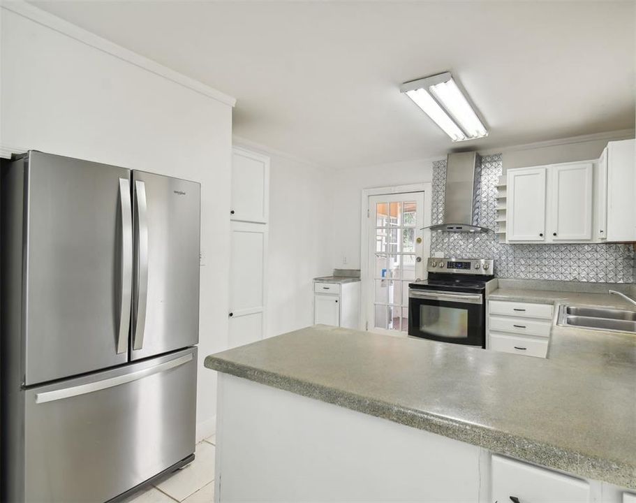 For Sale: $249,950 (2 beds, 1 baths, 1104 Square Feet)