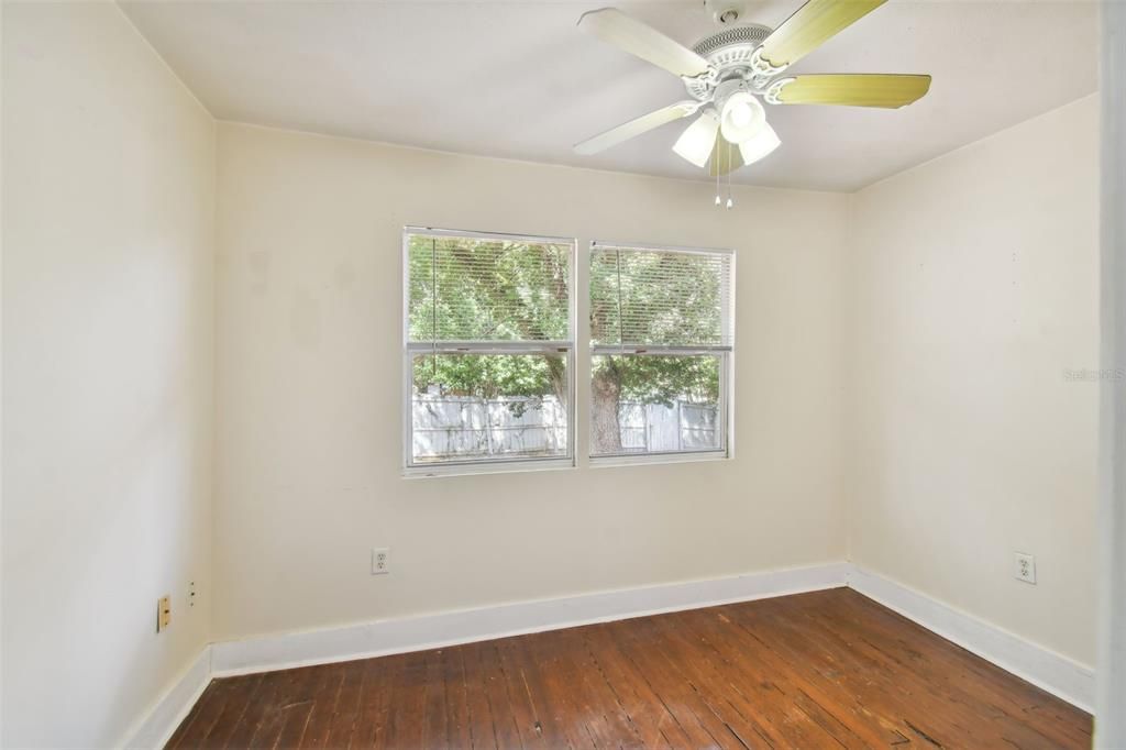 For Sale: $249,950 (2 beds, 1 baths, 1104 Square Feet)