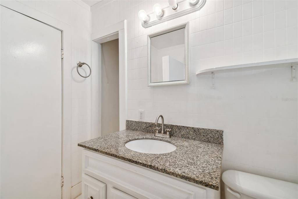 For Sale: $295,000 (2 beds, 1 baths, 1104 Square Feet)