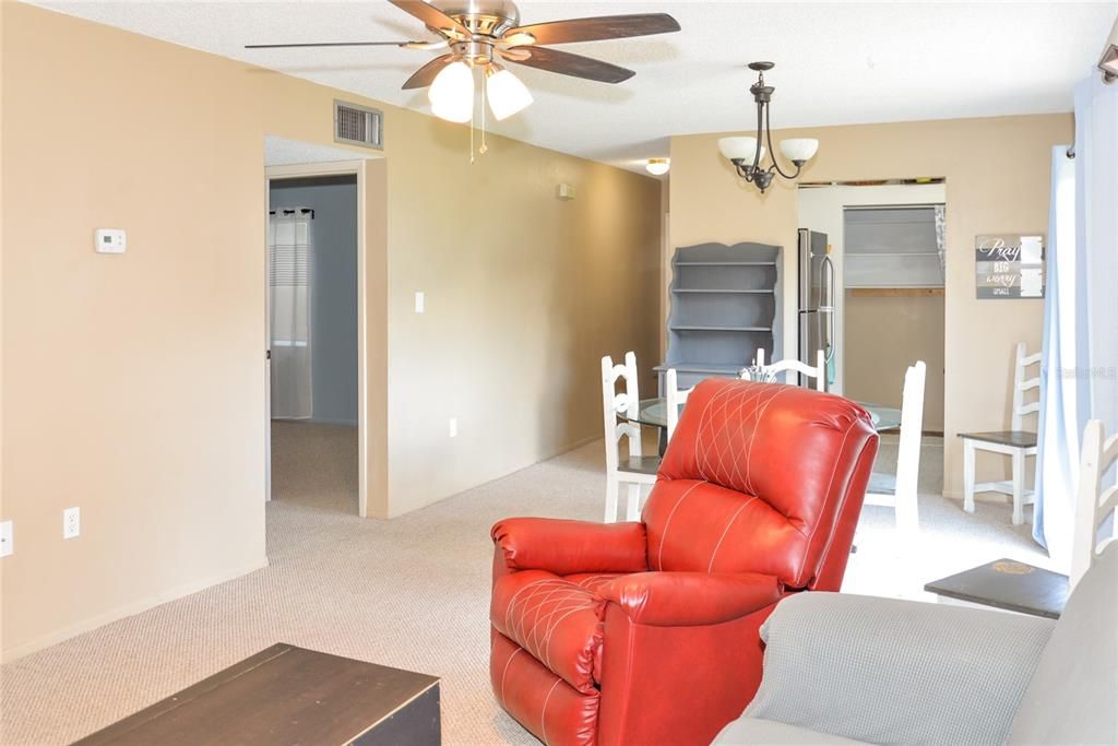 For Sale: $160,000 (2 beds, 2 baths, 1148 Square Feet)