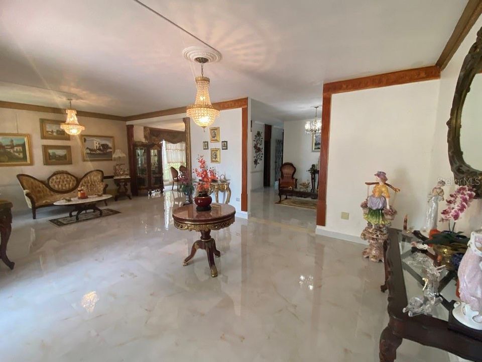 En Venta: $485,000 (3 camas, 2 baños, 2500 Pies cuadrados)