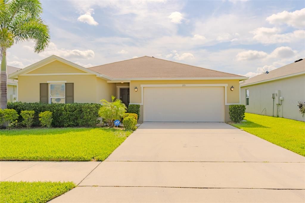 Active With Contract: $1,900 (3 beds, 2 baths, 1558 Square Feet)