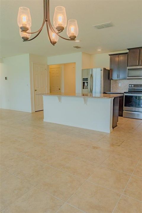 Active With Contract: $1,900 (3 beds, 2 baths, 1558 Square Feet)