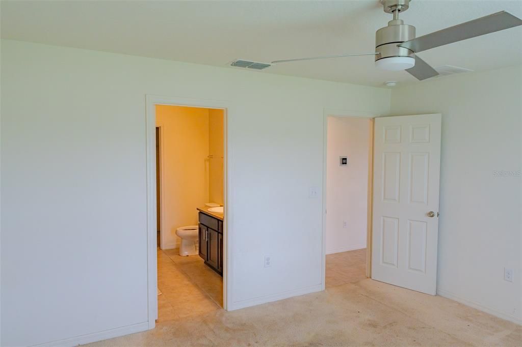 Active With Contract: $1,900 (3 beds, 2 baths, 1558 Square Feet)