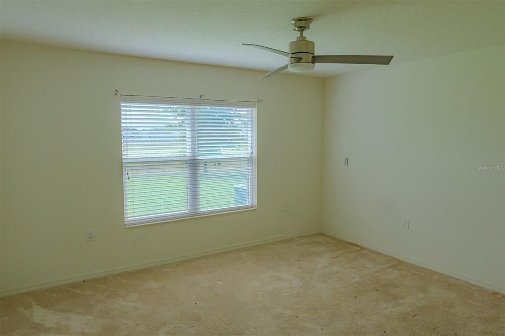 Active With Contract: $1,900 (3 beds, 2 baths, 1558 Square Feet)