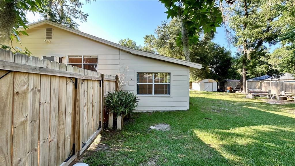 For Sale: $180,000 (3 beds, 1 baths, 1296 Square Feet)