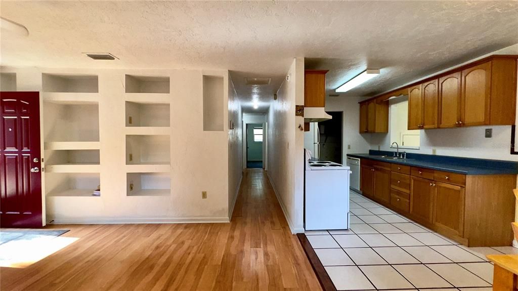 For Sale: $180,000 (3 beds, 1 baths, 1296 Square Feet)