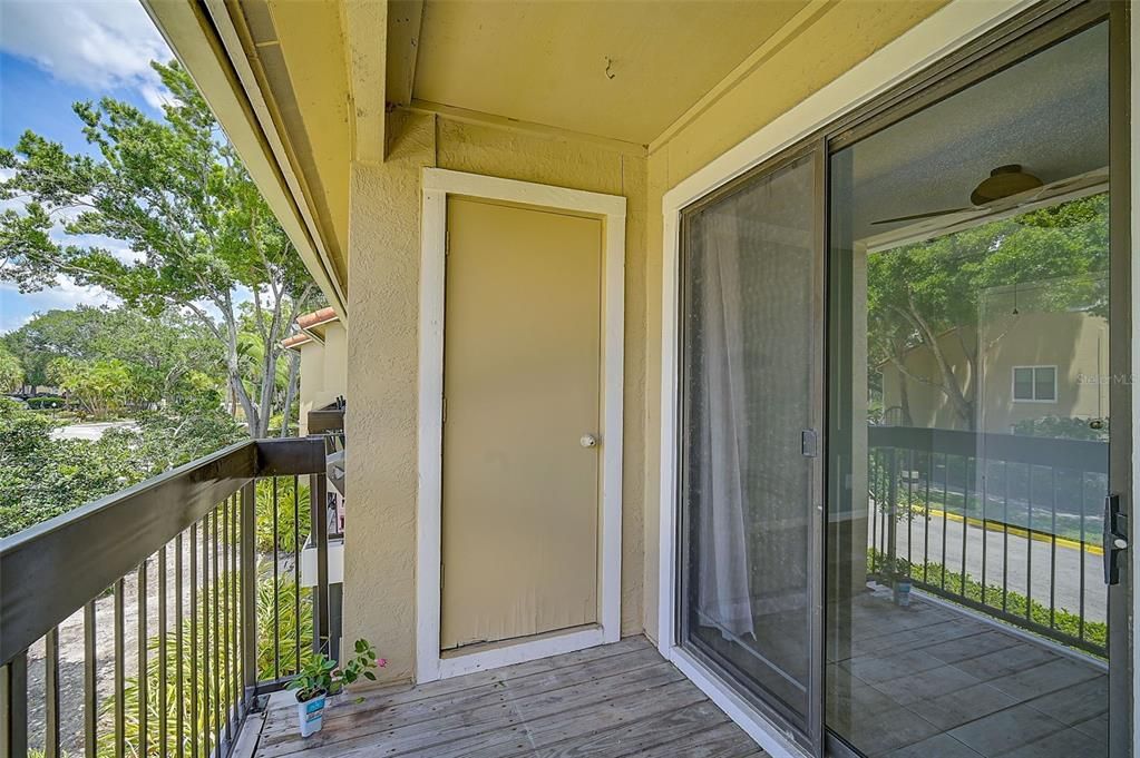 Active With Contract: $164,900 (1 beds, 1 baths, 572 Square Feet)