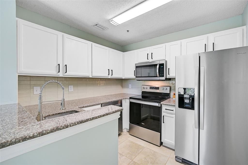 Active With Contract: $164,900 (1 beds, 1 baths, 572 Square Feet)