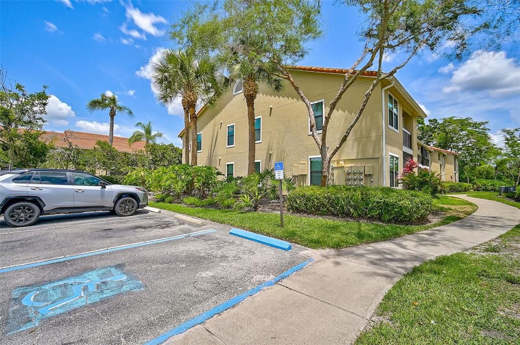 Active With Contract: $164,900 (1 beds, 1 baths, 572 Square Feet)