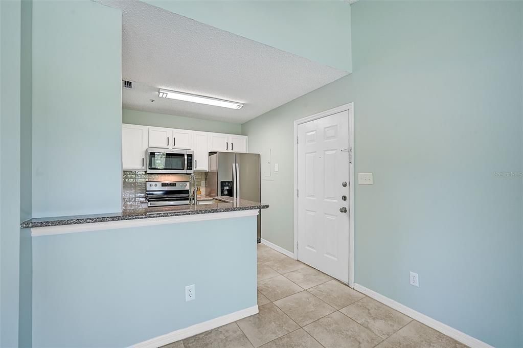 Active With Contract: $164,900 (1 beds, 1 baths, 572 Square Feet)