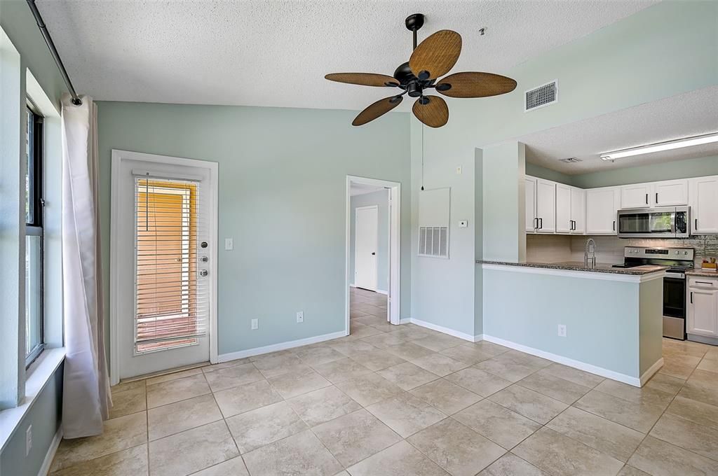 Active With Contract: $164,900 (1 beds, 1 baths, 572 Square Feet)