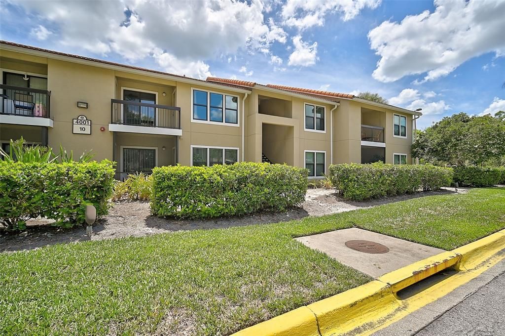 Active With Contract: $164,900 (1 beds, 1 baths, 572 Square Feet)