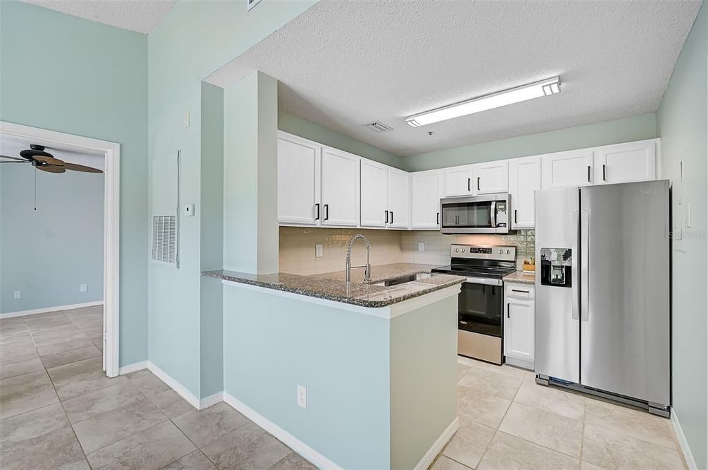 Active With Contract: $164,900 (1 beds, 1 baths, 572 Square Feet)