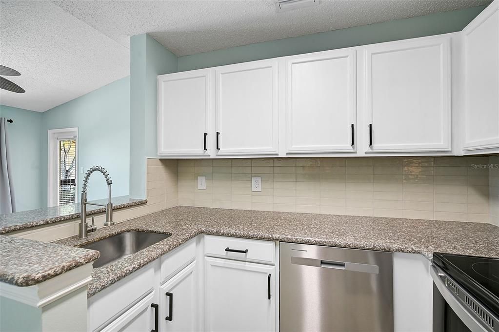 Active With Contract: $164,900 (1 beds, 1 baths, 572 Square Feet)