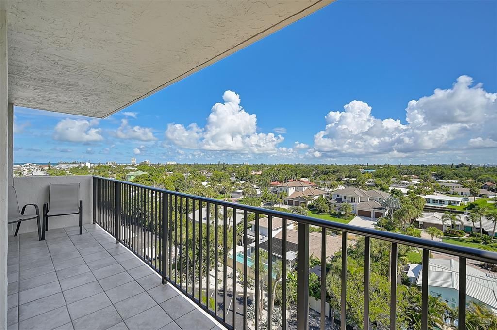 For Sale: $995,000 (2 beds, 2 baths, 1204 Square Feet)