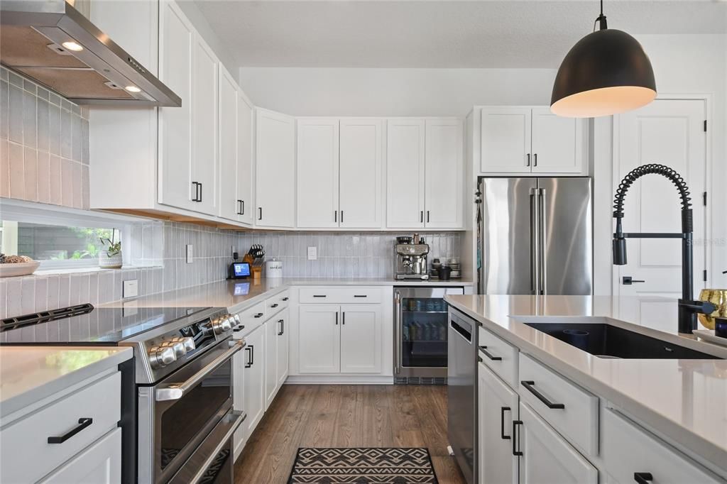 Active With Contract: $759,900 (3 beds, 2 baths, 2377 Square Feet)