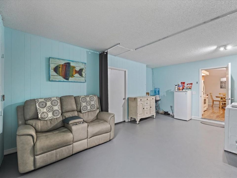 For Sale: $340,000 (2 beds, 2 baths, 963 Square Feet)