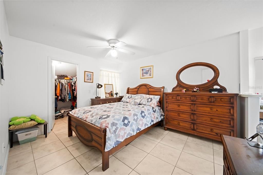 For Sale: $235,000 (2 beds, 2 baths, 938 Square Feet)