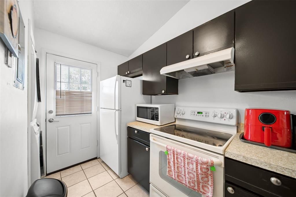 For Sale: $235,000 (2 beds, 2 baths, 938 Square Feet)