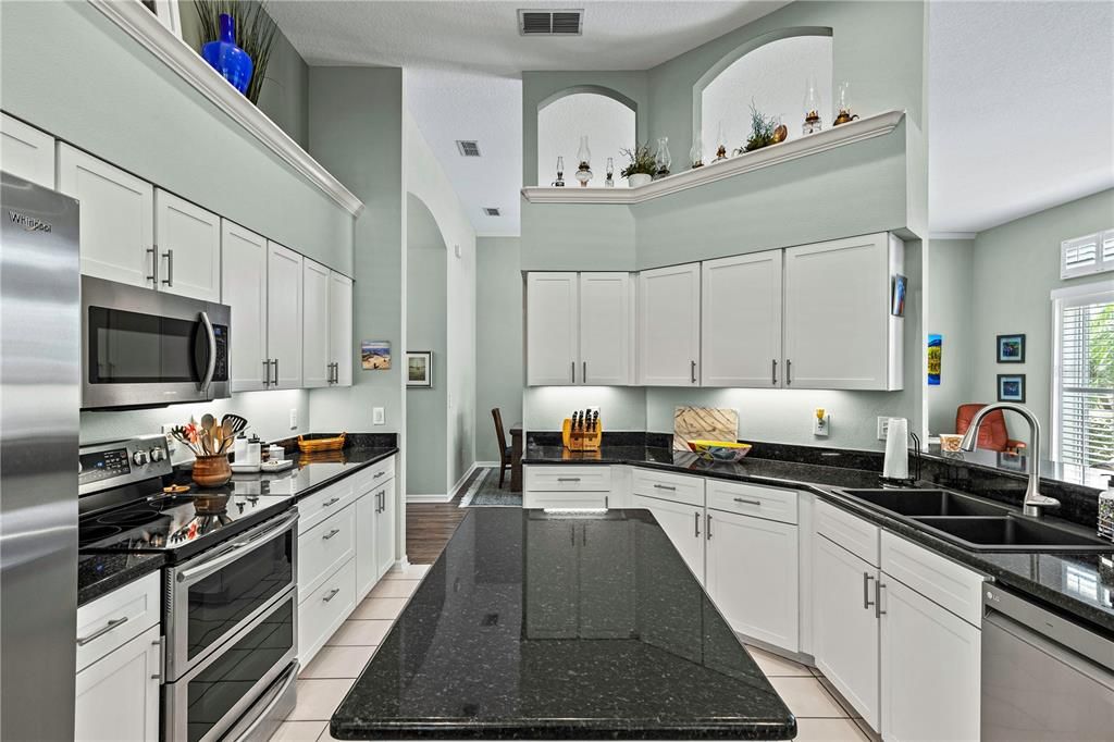 For Sale: $439,000 (2 beds, 2 baths, 2015 Square Feet)