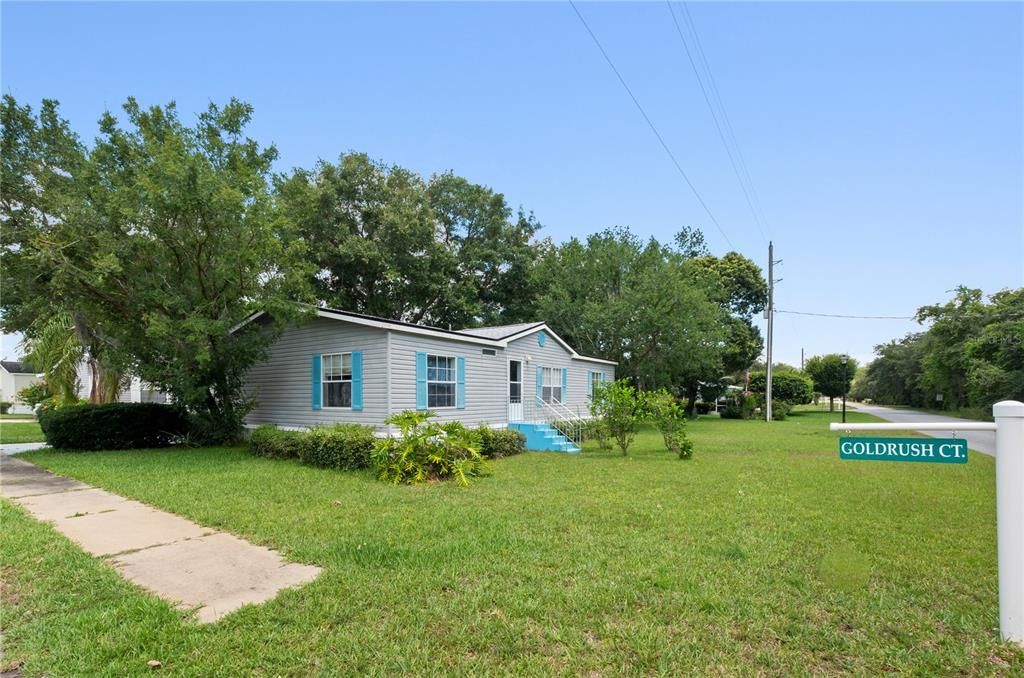 For Sale: $215,000 (3 beds, 2 baths, 1296 Square Feet)