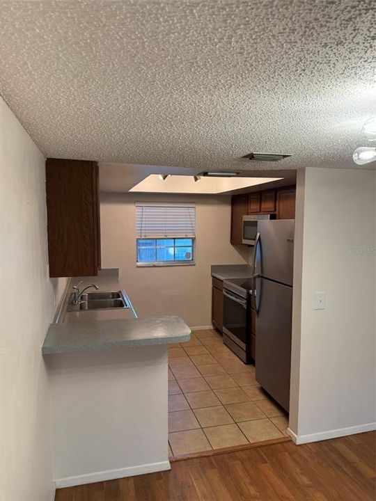 For Rent: $1,800 (2 beds, 2 baths, 973 Square Feet)