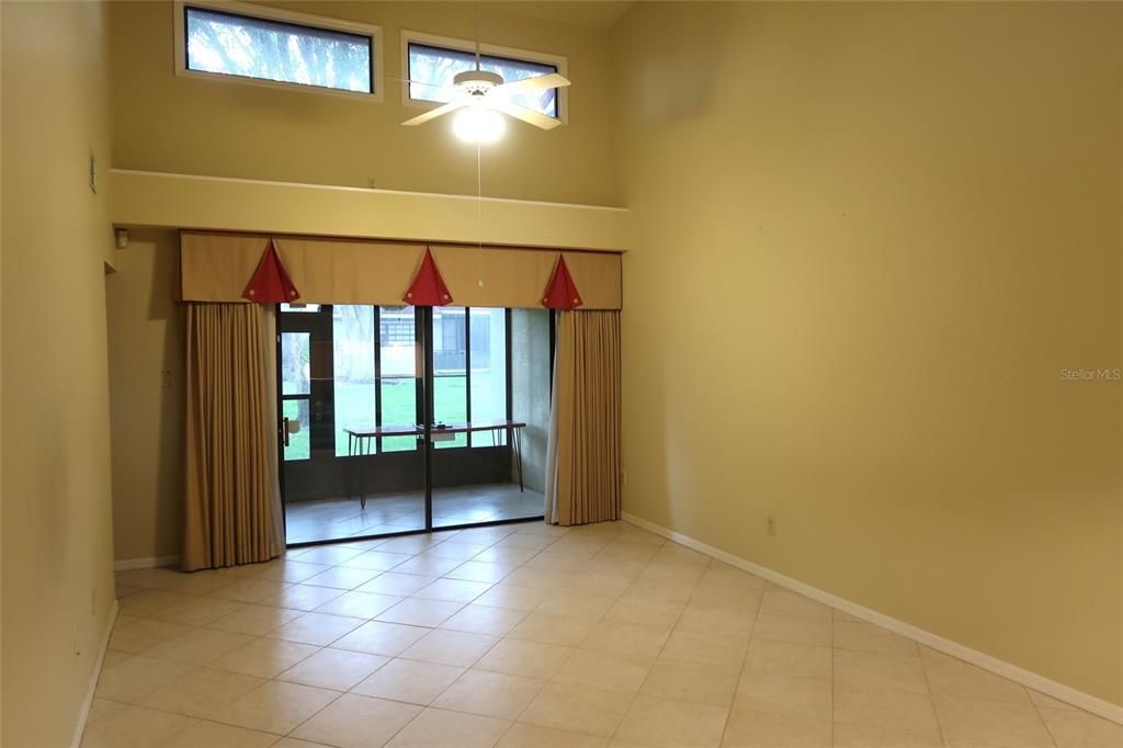 Active With Contract: $429,900 (2 beds, 2 baths, 1492 Square Feet)