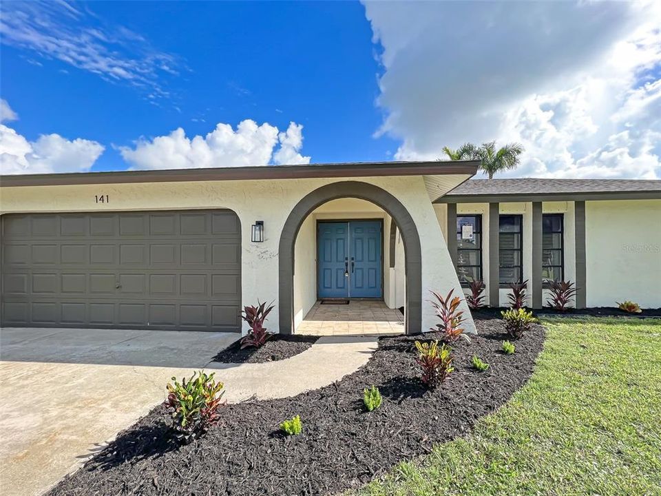 LARGE COVERED LANAI