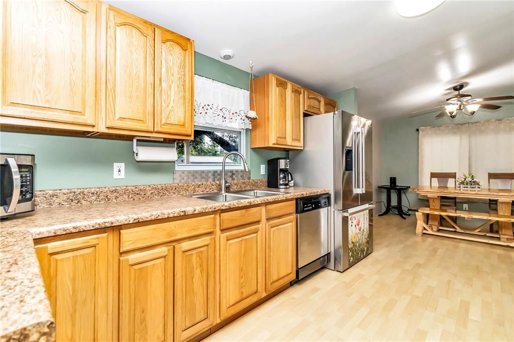 Active With Contract: $169,000 (2 beds, 2 baths, 1408 Square Feet)