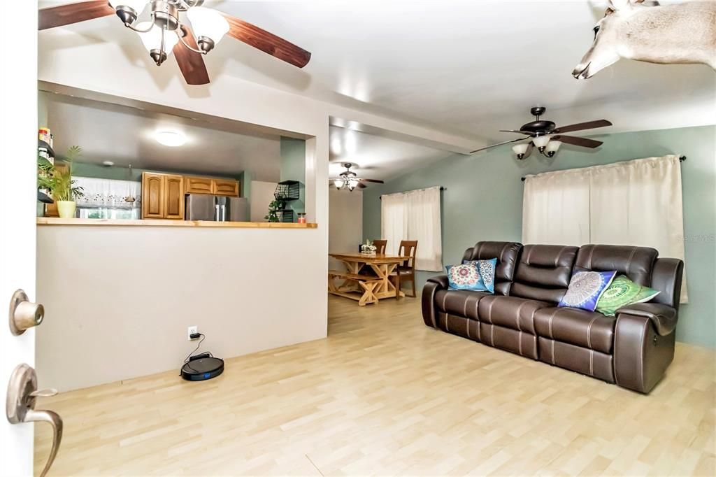 For Sale: $169,000 (2 beds, 2 baths, 1408 Square Feet)