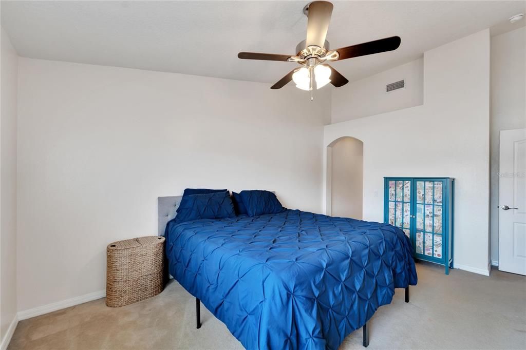 For Sale: $240,000 (2 beds, 2 baths, 1360 Square Feet)