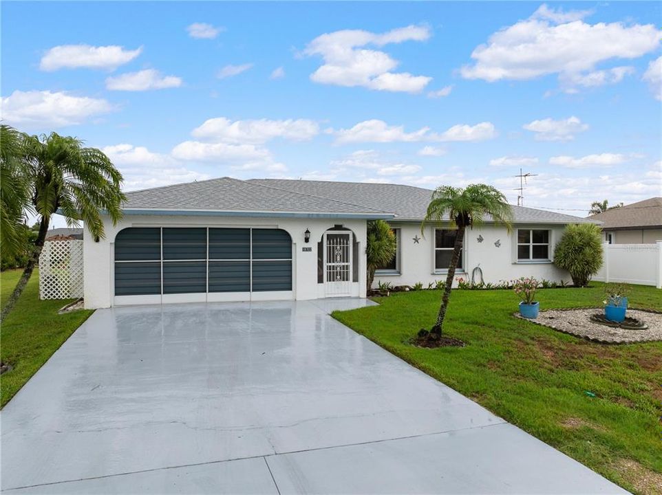 2 car garage with screen door